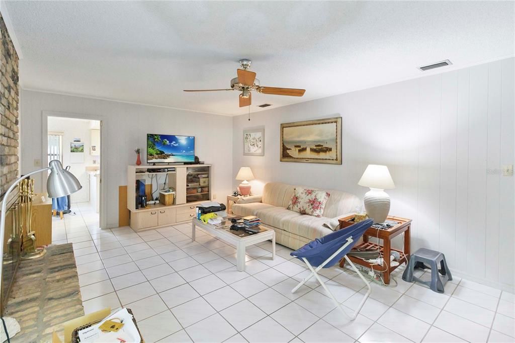 Под контрактом: $455,000 (3 спален, 2 ванн, 1932 Квадратных фут)