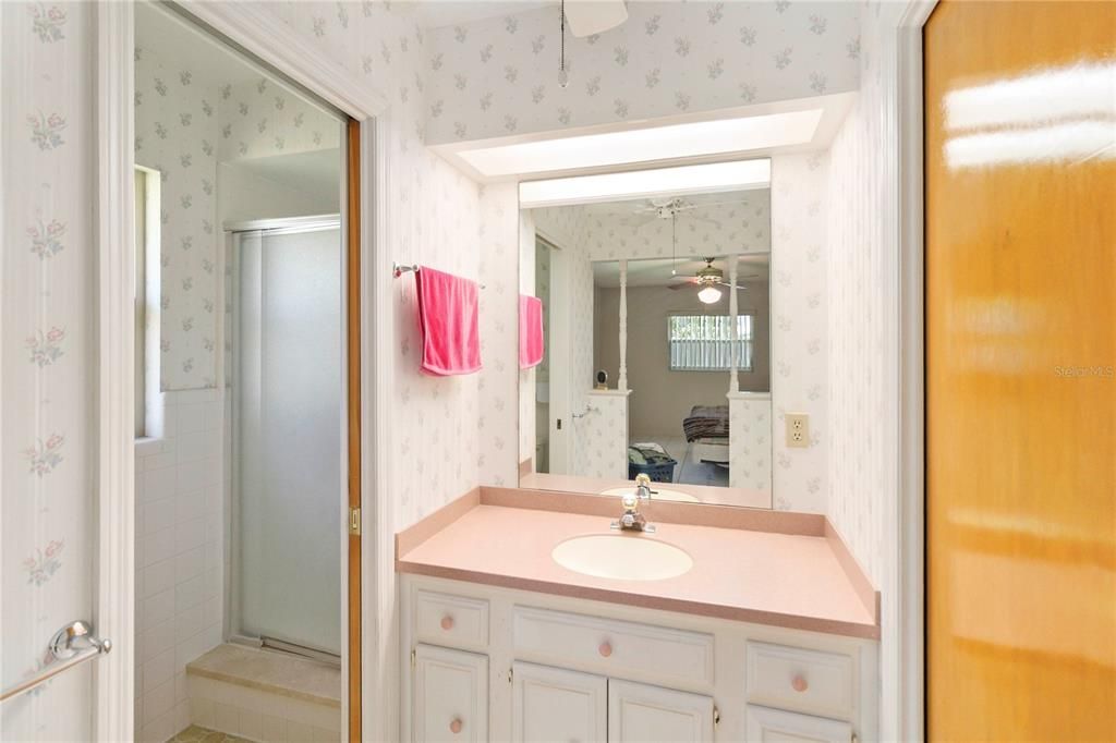 Под контрактом: $455,000 (3 спален, 2 ванн, 1932 Квадратных фут)