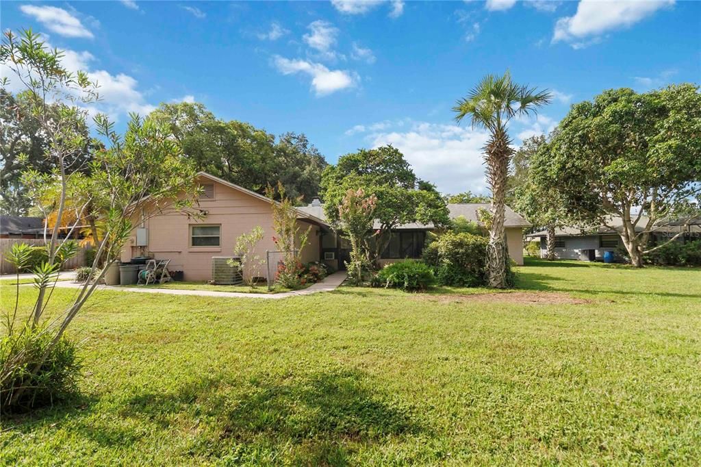 Под контрактом: $455,000 (3 спален, 2 ванн, 1932 Квадратных фут)