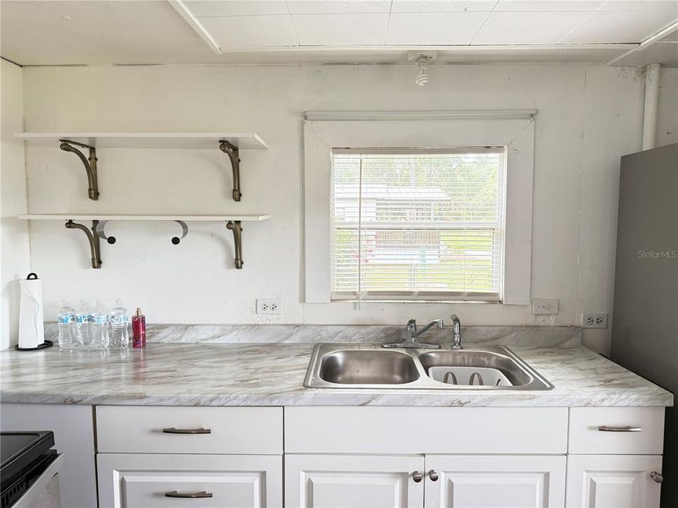 For Sale: $110,000 (2 beds, 1 baths, 672 Square Feet)