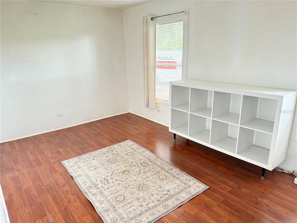 For Sale: $110,000 (2 beds, 1 baths, 672 Square Feet)