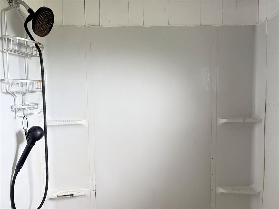 For Sale: $110,000 (2 beds, 1 baths, 672 Square Feet)