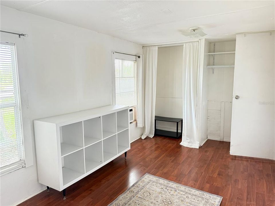 For Sale: $110,000 (2 beds, 1 baths, 672 Square Feet)