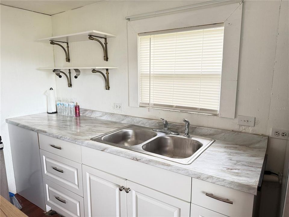 For Sale: $110,000 (2 beds, 1 baths, 672 Square Feet)