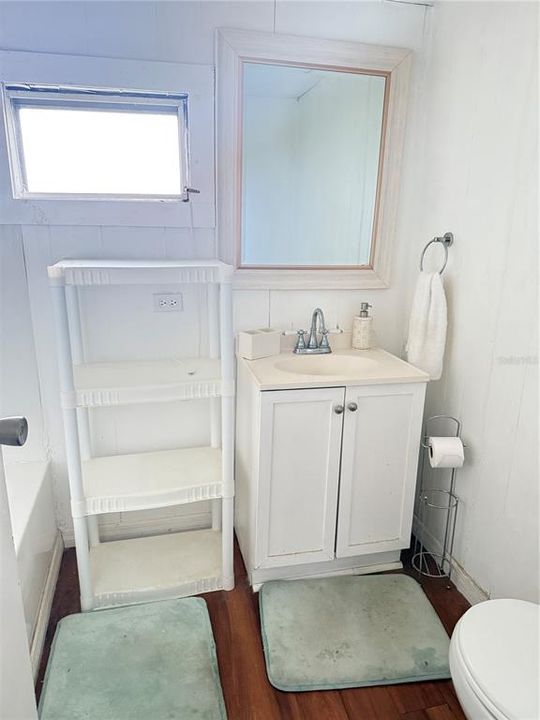 For Sale: $110,000 (2 beds, 1 baths, 672 Square Feet)