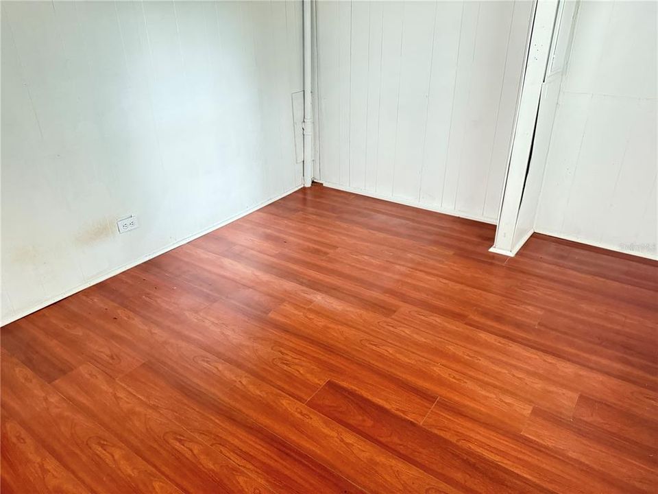 For Sale: $110,000 (2 beds, 1 baths, 672 Square Feet)