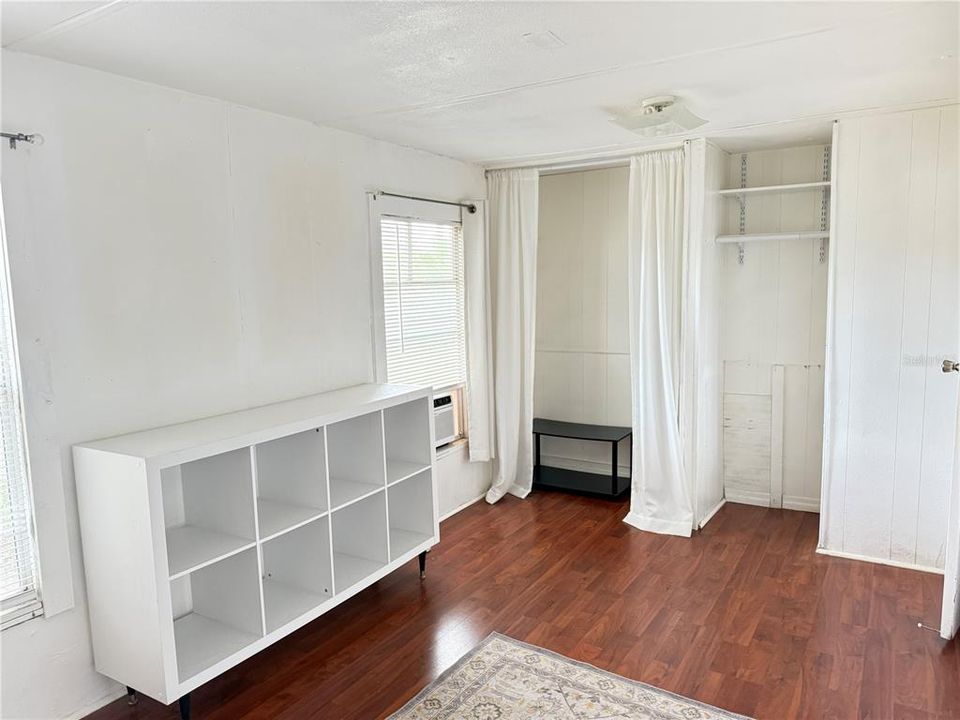 For Sale: $110,000 (2 beds, 1 baths, 672 Square Feet)