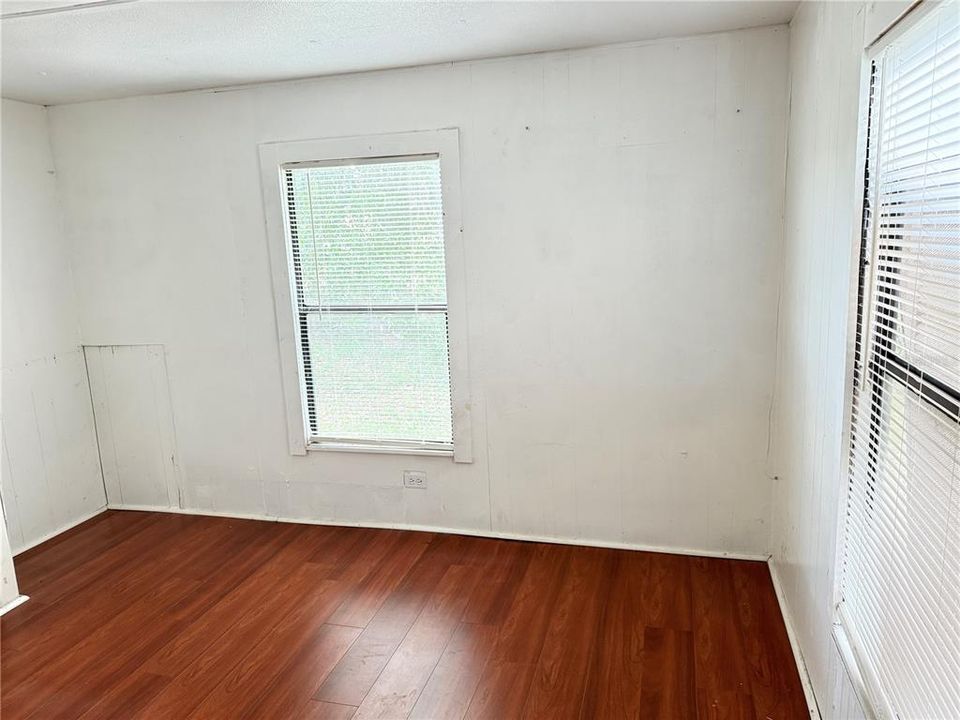 For Sale: $110,000 (2 beds, 1 baths, 672 Square Feet)