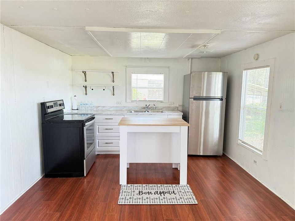 For Sale: $110,000 (2 beds, 1 baths, 672 Square Feet)