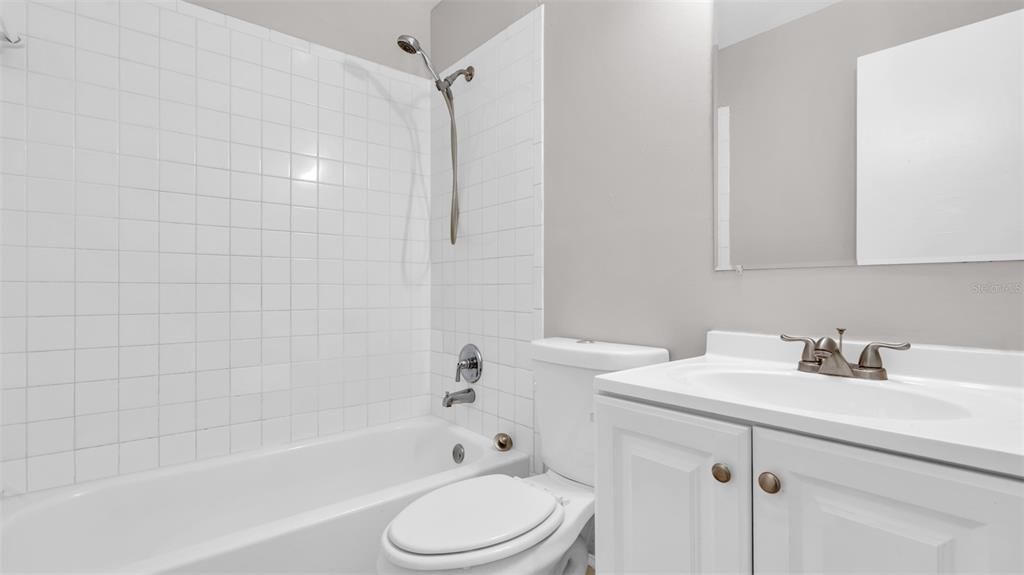 Под контрактом: $2,195 (3 спален, 2 ванн, 1050 Квадратных фут)