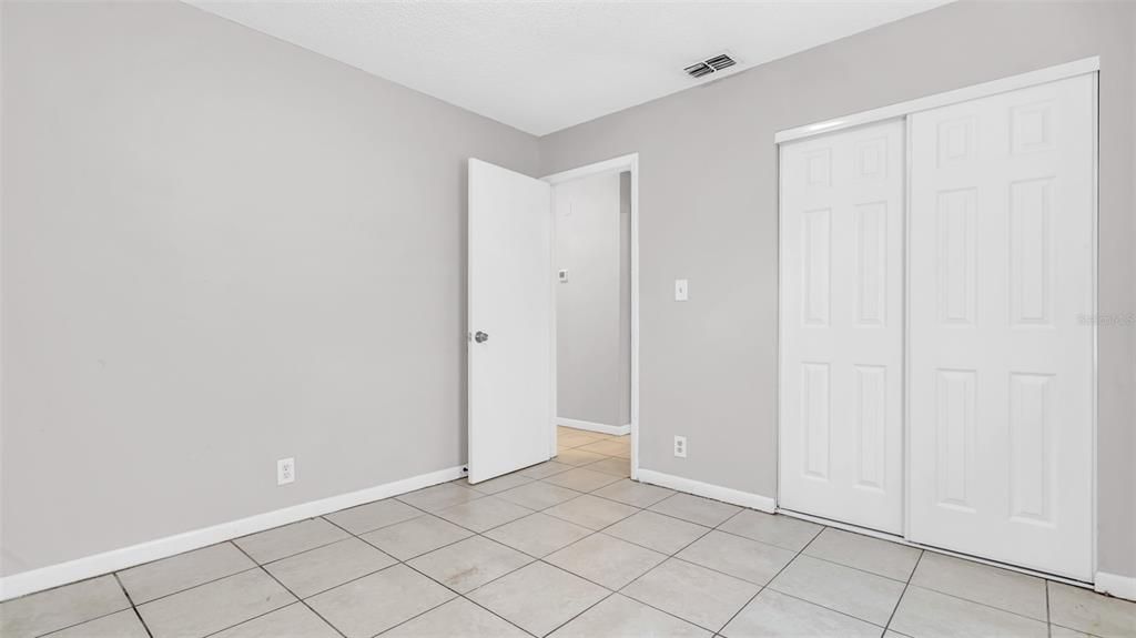 Под контрактом: $2,195 (3 спален, 2 ванн, 1050 Квадратных фут)