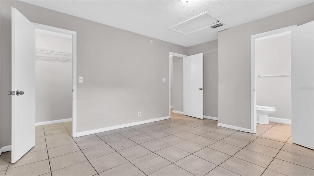 Под контрактом: $2,195 (3 спален, 2 ванн, 1050 Квадратных фут)