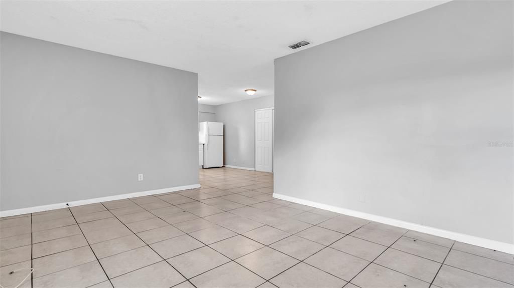 Под контрактом: $2,195 (3 спален, 2 ванн, 1050 Квадратных фут)