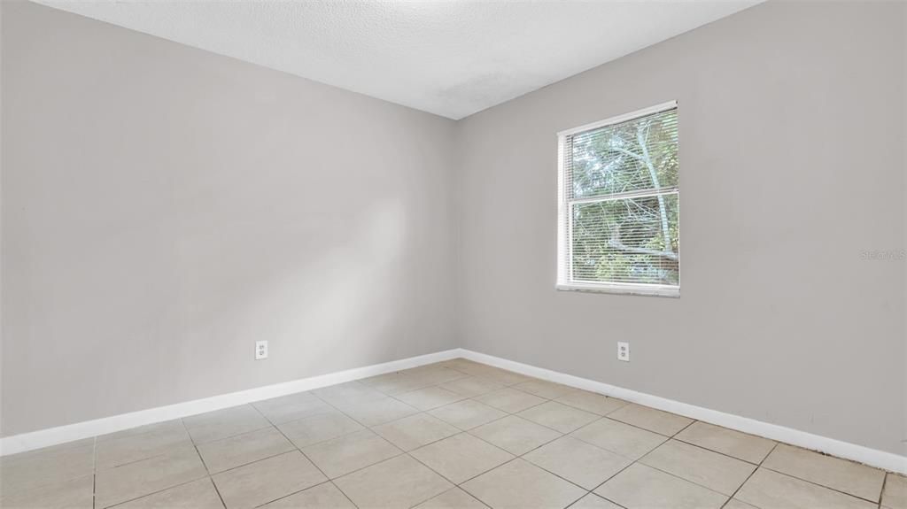 Под контрактом: $2,195 (3 спален, 2 ванн, 1050 Квадратных фут)