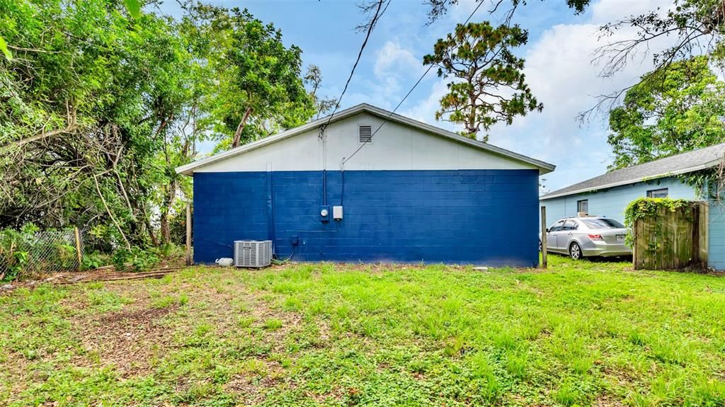 Под контрактом: $2,195 (3 спален, 2 ванн, 1050 Квадратных фут)