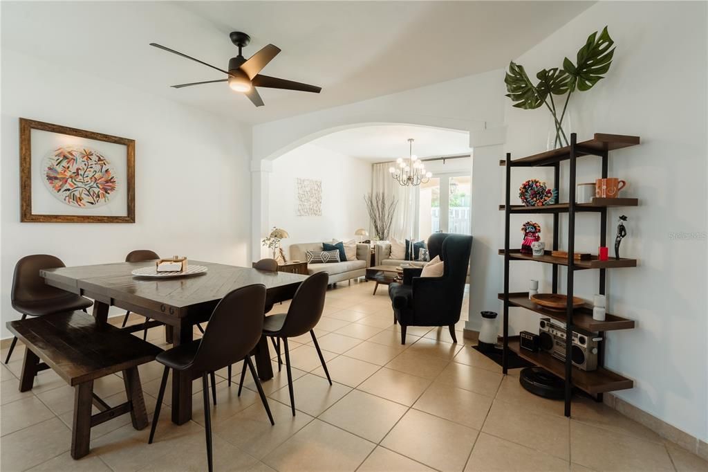 合同活跃: $445,000 (3 贝兹, 2 浴室, 2194 平方英尺)