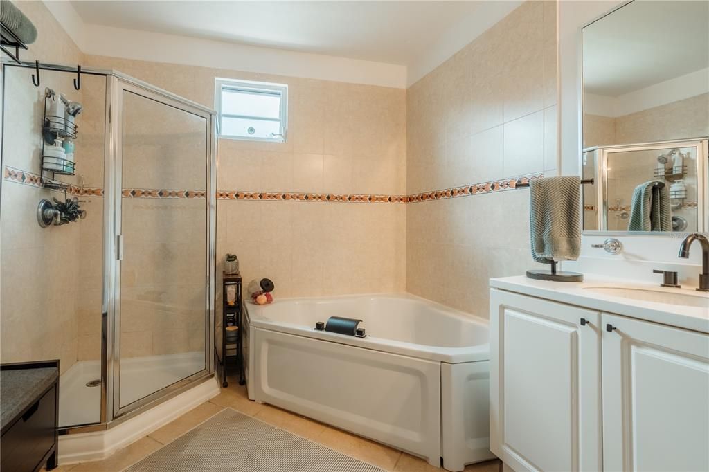 合同活跃: $445,000 (3 贝兹, 2 浴室, 2194 平方英尺)