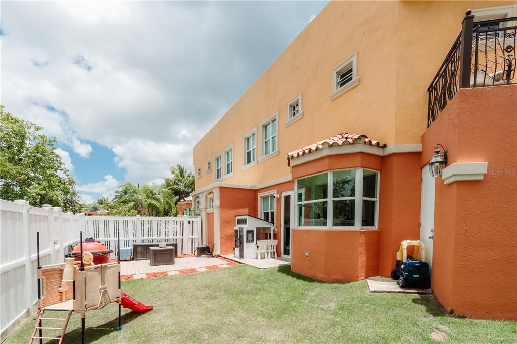 合同活跃: $445,000 (3 贝兹, 2 浴室, 2194 平方英尺)