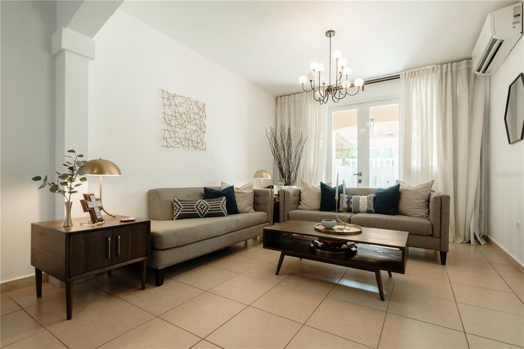 合同活跃: $445,000 (3 贝兹, 2 浴室, 2194 平方英尺)