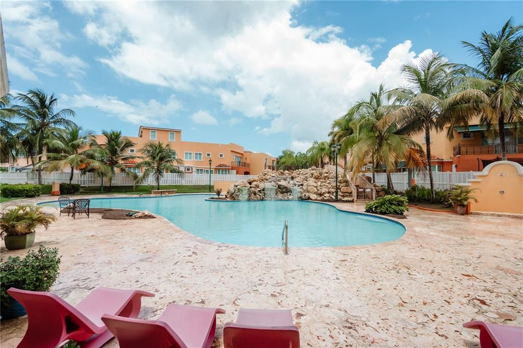 合同活跃: $445,000 (3 贝兹, 2 浴室, 2194 平方英尺)