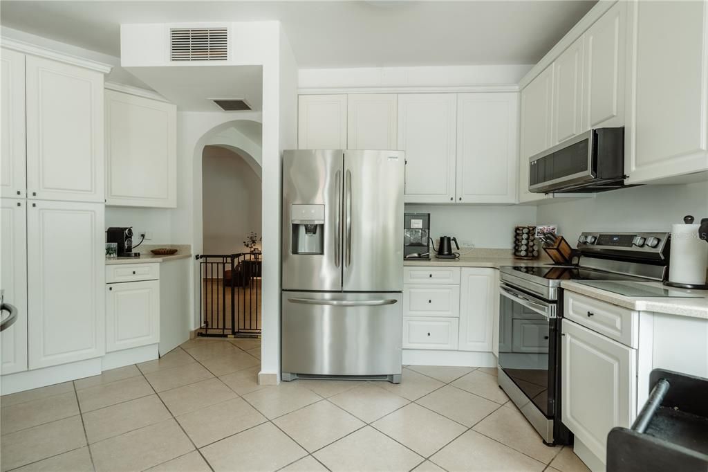 合同活跃: $445,000 (3 贝兹, 2 浴室, 2194 平方英尺)