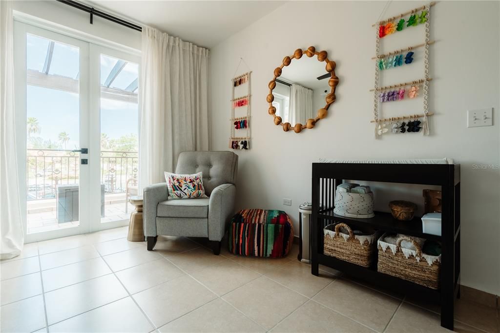 合同活跃: $445,000 (3 贝兹, 2 浴室, 2194 平方英尺)