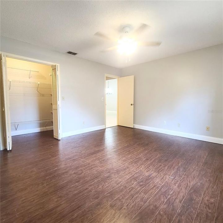 出租: $1,800 (2 贝兹, 2 浴室, 1304 平方英尺)