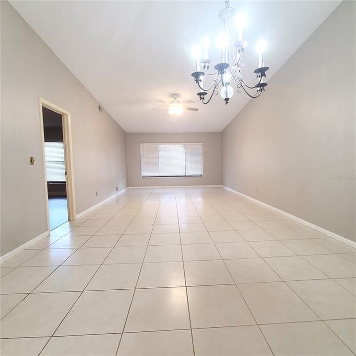 出租: $1,800 (2 贝兹, 2 浴室, 1304 平方英尺)