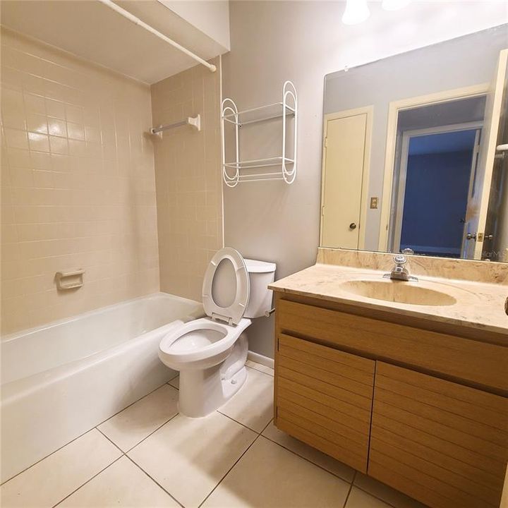 出租: $1,800 (2 贝兹, 2 浴室, 1304 平方英尺)