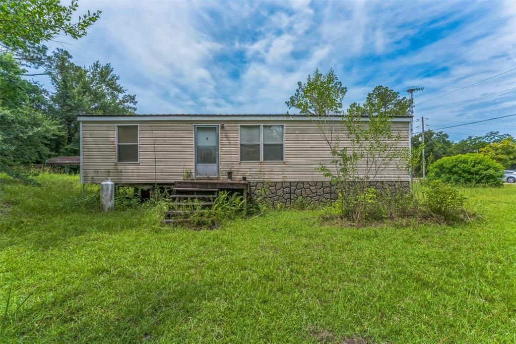 Recently Sold: $108,000 (3 beds, 2 baths, 1056 Square Feet)