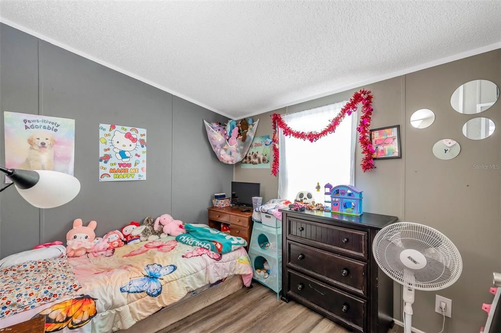 合同活跃: $180,000 (3 贝兹, 2 浴室, 1296 平方英尺)