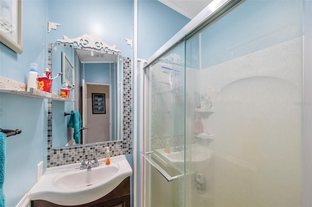 合同活跃: $180,000 (3 贝兹, 2 浴室, 1296 平方英尺)