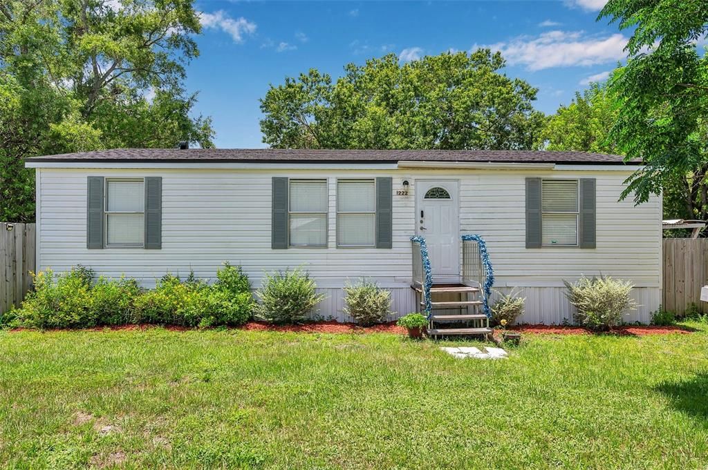 合同活跃: $180,000 (3 贝兹, 2 浴室, 1296 平方英尺)