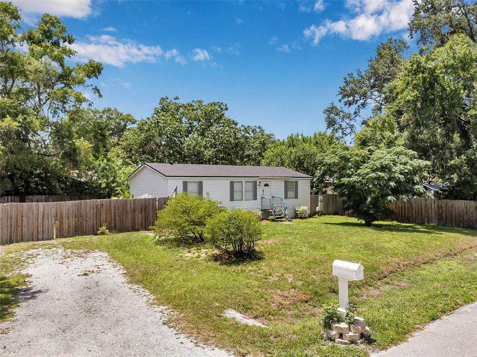 合同活跃: $180,000 (3 贝兹, 2 浴室, 1296 平方英尺)