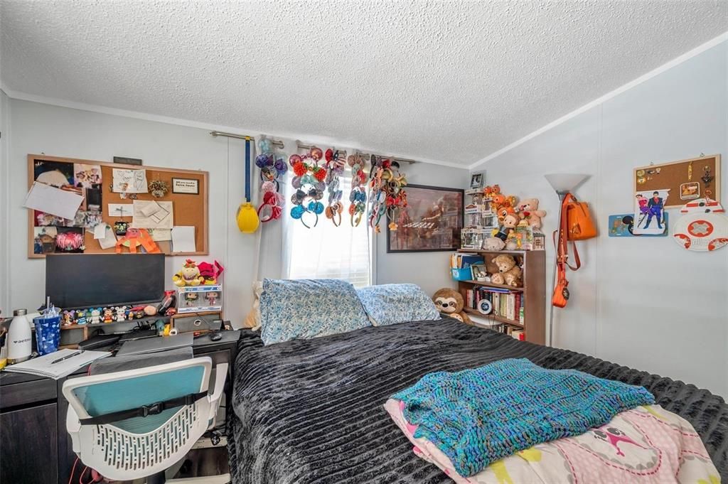 合同活跃: $180,000 (3 贝兹, 2 浴室, 1296 平方英尺)