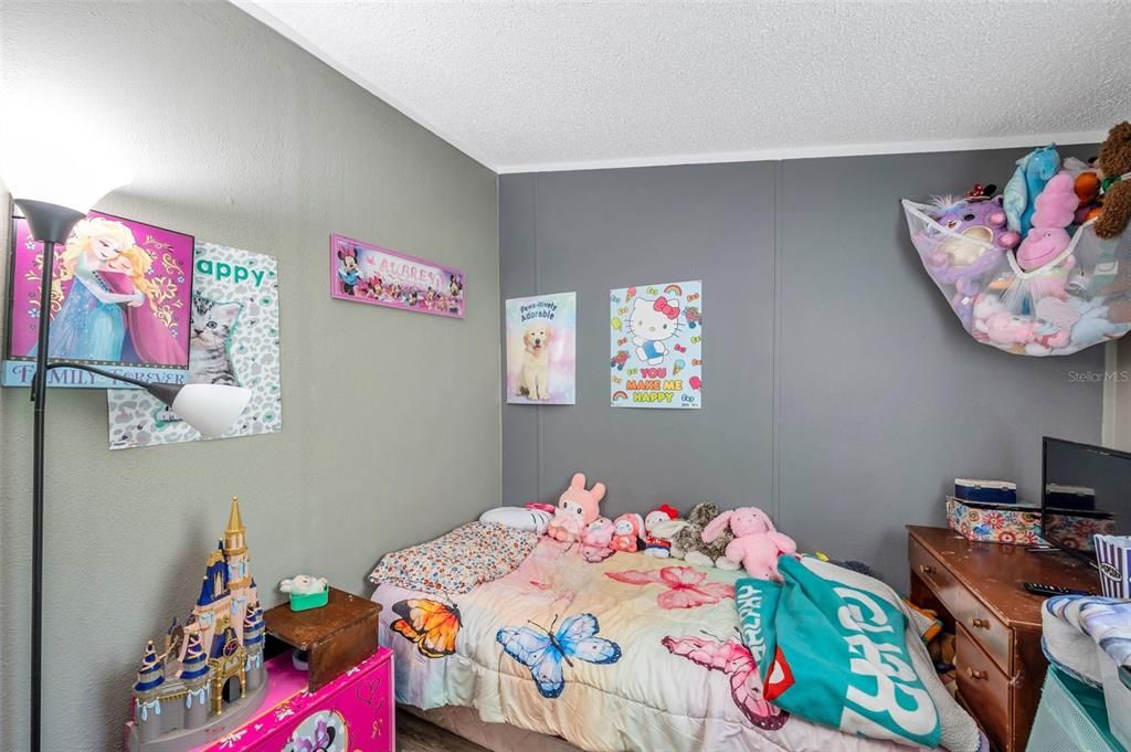 合同活跃: $180,000 (3 贝兹, 2 浴室, 1296 平方英尺)