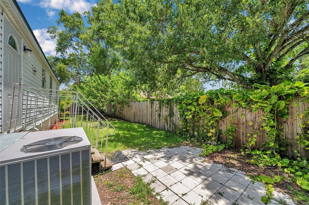 合同活跃: $180,000 (3 贝兹, 2 浴室, 1296 平方英尺)