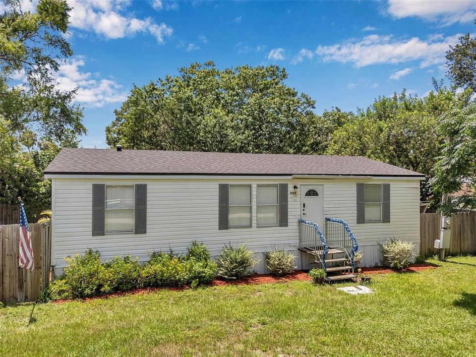 合同活跃: $180,000 (3 贝兹, 2 浴室, 1296 平方英尺)