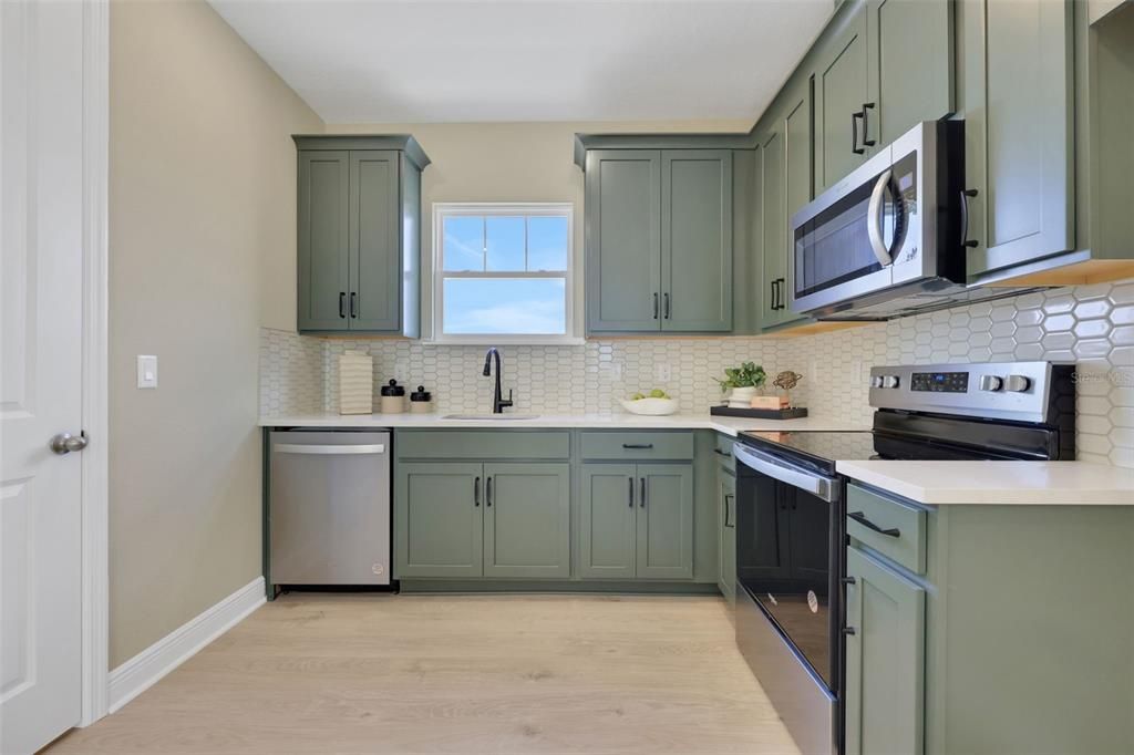 Active With Contract: $761,463 (4 beds, 3 baths, 3144 Square Feet)