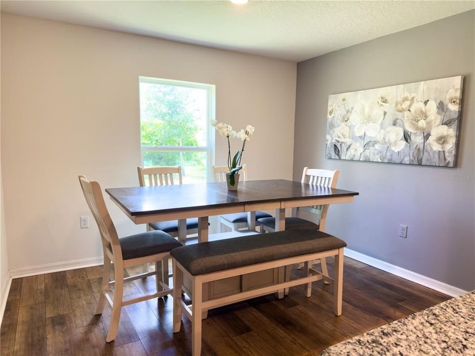 Activo con contrato: $325,000 (3 camas, 2 baños, 1694 Pies cuadrados)