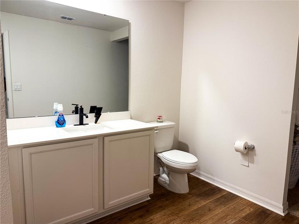 Activo con contrato: $325,000 (3 camas, 2 baños, 1694 Pies cuadrados)