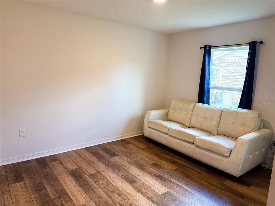 Activo con contrato: $325,000 (3 camas, 2 baños, 1694 Pies cuadrados)