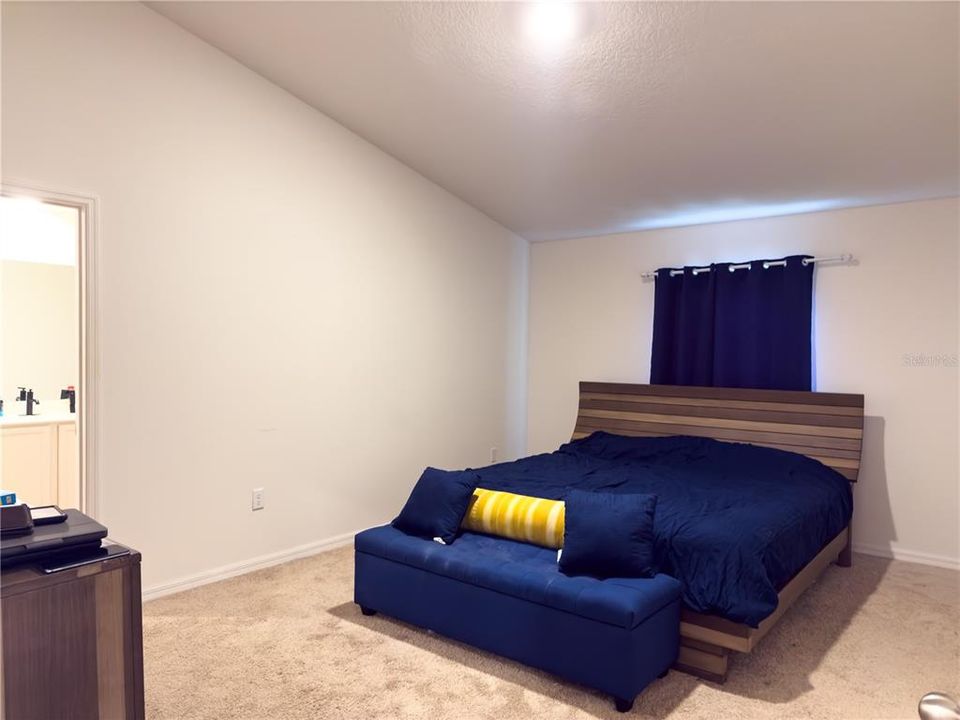 Activo con contrato: $325,000 (3 camas, 2 baños, 1694 Pies cuadrados)