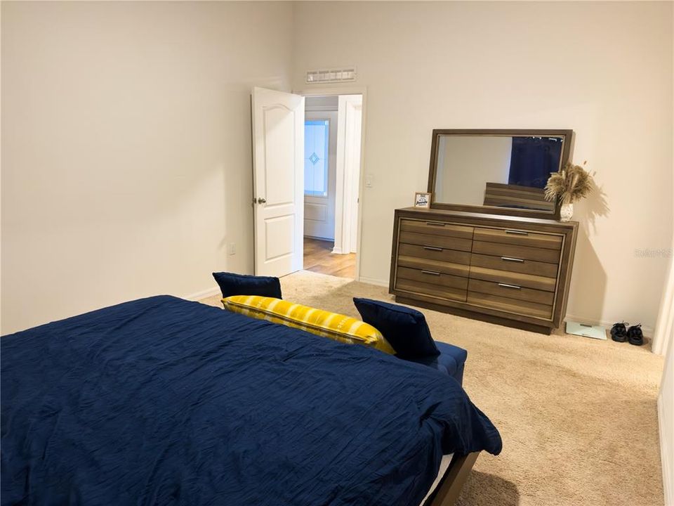 Activo con contrato: $325,000 (3 camas, 2 baños, 1694 Pies cuadrados)