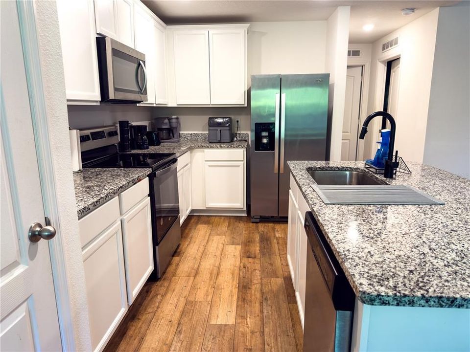 Activo con contrato: $325,000 (3 camas, 2 baños, 1694 Pies cuadrados)