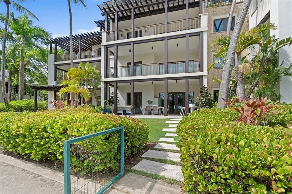 For Sale: $3,250,000 (2 beds, 3 baths, 1823 Square Feet)