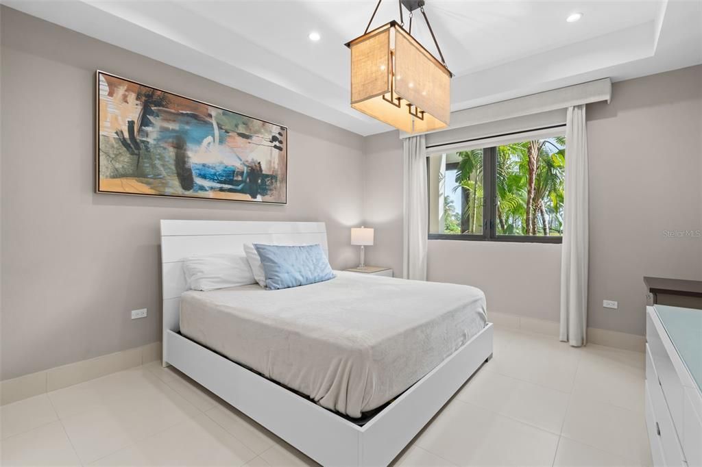 For Sale: $3,250,000 (2 beds, 3 baths, 1823 Square Feet)