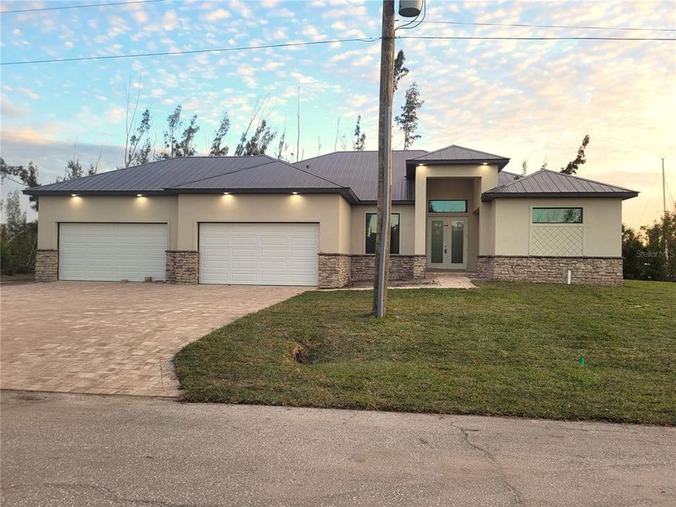 Недавно продано: $1,206,591 (3 спален, 2 ванн, 2137 Квадратных фут)