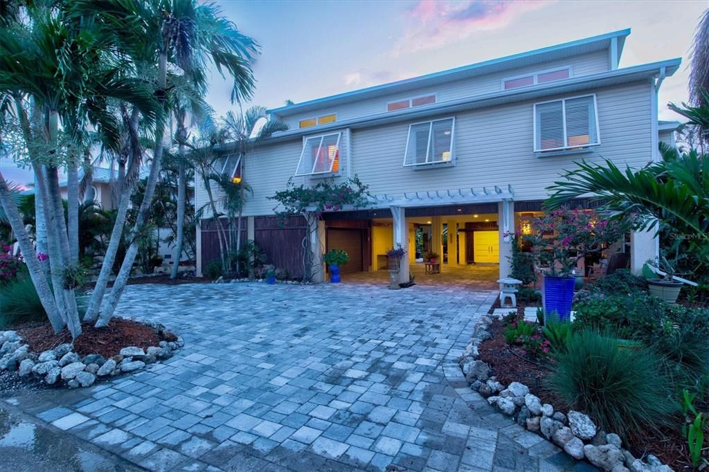 Active With Contract: $1,350,000 (3 beds, 2 baths, 2246 Square Feet)