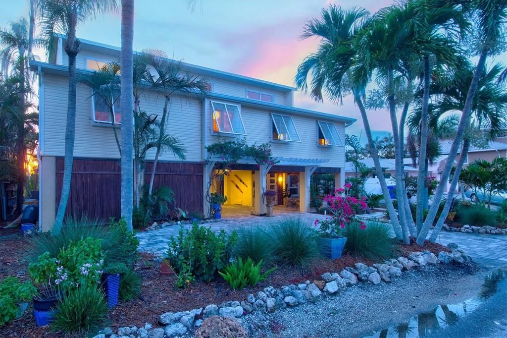 Active With Contract: $1,350,000 (3 beds, 2 baths, 2246 Square Feet)